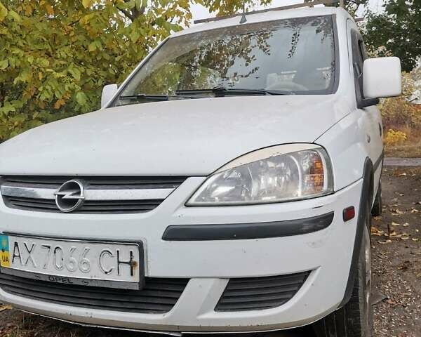 Білий Опель Комбо вант.-пас., об'ємом двигуна 1.25 л та пробігом 250 тис. км за 4500 $, фото 1 на Automoto.ua