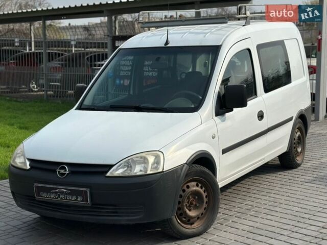 Белый Опель Комбо груз.-пасс., объемом двигателя 1.7 л и пробегом 280 тыс. км за 4100 $, фото 1 на Automoto.ua