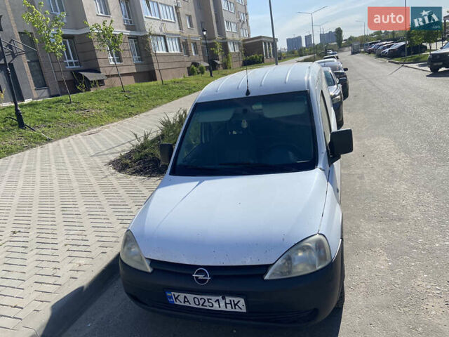 Белый Опель Комбо груз.-пасс., объемом двигателя 1.25 л и пробегом 235 тыс. км за 2650 $, фото 1 на Automoto.ua