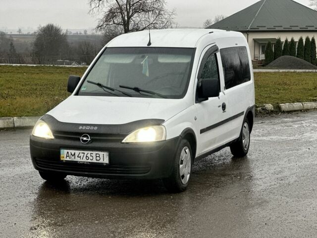 Белый Опель Комбо груз.-пасс., объемом двигателя 1.3 л и пробегом 344 тыс. км за 2700 $, фото 1 на Automoto.ua