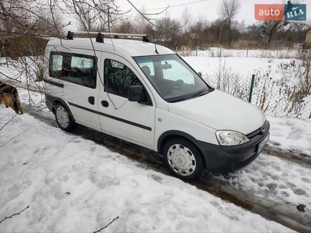 Білий Опель Комбо вант.-пас., об'ємом двигуна 1.36 л та пробігом 150 тис. км за 2800 $, фото 1 на Automoto.ua