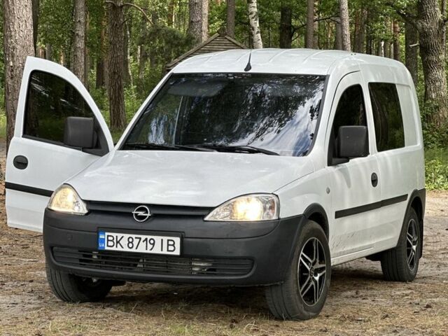 Белый Опель Комбо груз.-пасс., объемом двигателя 1.2 л и пробегом 320 тыс. км за 4100 $, фото 1 на Automoto.ua