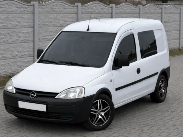 Белый Опель Комбо груз.-пасс., объемом двигателя 1.3 л и пробегом 350 тыс. км за 4000 $, фото 1 на Automoto.ua