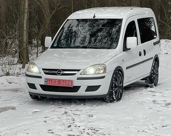 Белый Опель Комбо груз.-пасс., объемом двигателя 1.3 л и пробегом 208 тыс. км за 6650 $, фото 1 на Automoto.ua
