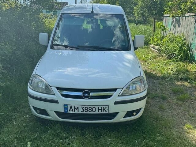 Білий Опель Комбо вант.-пас., об'ємом двигуна 1.25 л та пробігом 350 тис. км за 4500 $, фото 1 на Automoto.ua