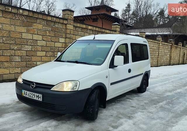 Білий Опель Комбо вант.-пас., об'ємом двигуна 1.25 л та пробігом 320 тис. км за 4700 $, фото 1 на Automoto.ua