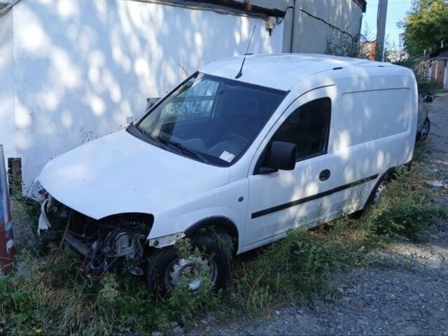 Білий Опель Комбо вант.-пас., об'ємом двигуна 0 л та пробігом 999 тис. км за 1505 $, фото 1 на Automoto.ua
