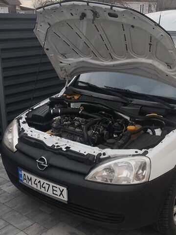 Білий Опель Комбо вант.-пас., об'ємом двигуна 1.25 л та пробігом 201 тис. км за 4650 $, фото 1 на Automoto.ua