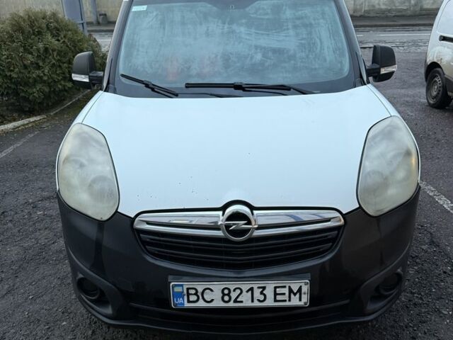 Белый Опель Комбо груз.-пасс., объемом двигателя 1.2 л и пробегом 348 тыс. км за 4300 $, фото 1 на Automoto.ua