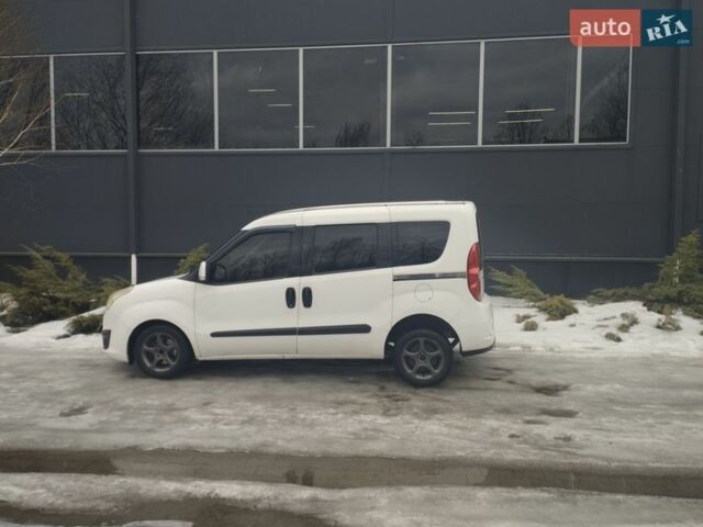 Белый Опель Комбо груз.-пасс., объемом двигателя 1.6 л и пробегом 200 тыс. км за 7000 $, фото 1 на Automoto.ua