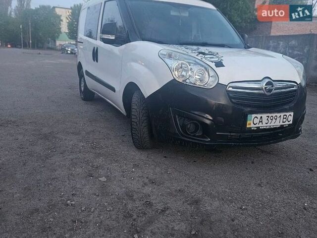 Білий Опель Комбо вант.-пас., об'ємом двигуна 1.6 л та пробігом 291 тис. км за 6500 $, фото 1 на Automoto.ua