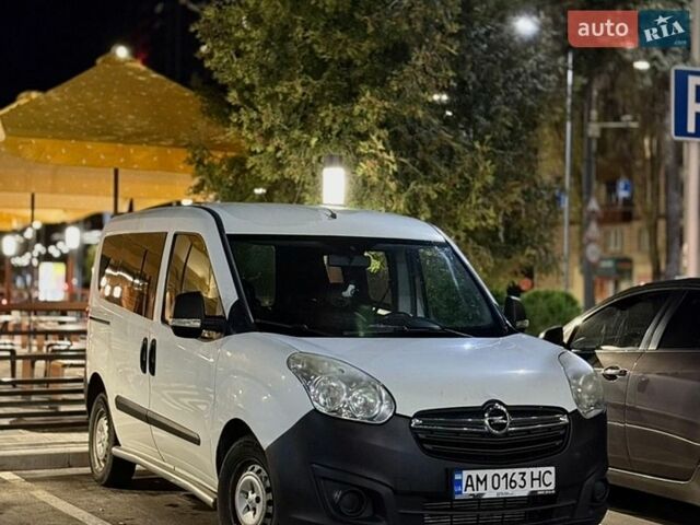 Белый Опель Комбо груз.-пасс., объемом двигателя 1.3 л и пробегом 299 тыс. км за 6800 $, фото 1 на Automoto.ua