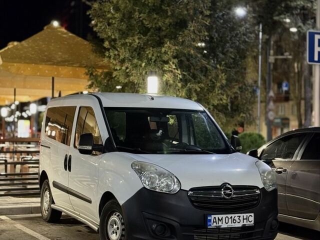 Білий Опель Комбо вант.-пас., об'ємом двигуна 1.2 л та пробігом 299 тис. км за 6600 $, фото 1 на Automoto.ua
