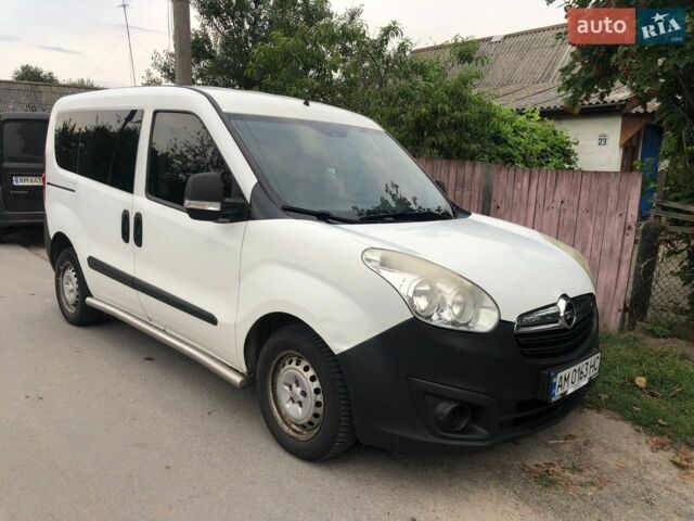 Білий Опель Комбо вант.-пас., об'ємом двигуна 1.3 л та пробігом 299 тис. км за 6600 $, фото 1 на Automoto.ua