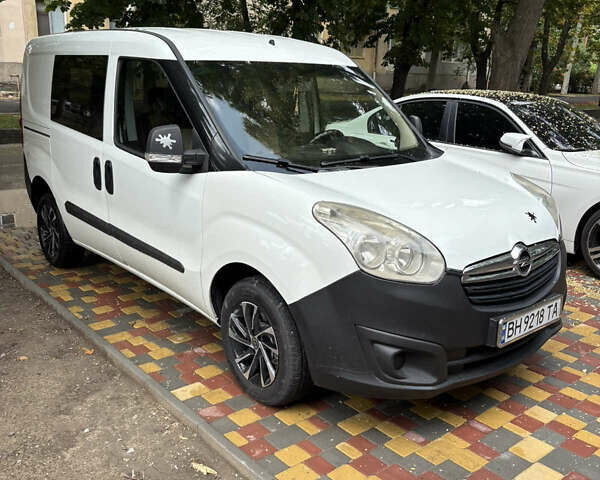 Белый Опель Комбо груз.-пасс., объемом двигателя 1.6 л и пробегом 230 тыс. км за 5999 $, фото 1 на Automoto.ua