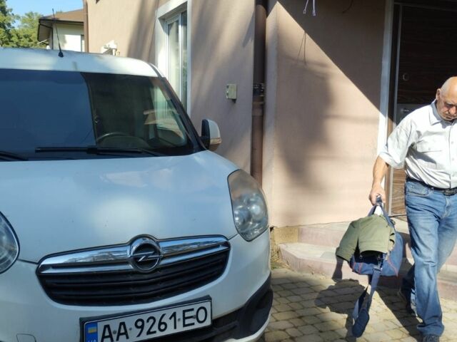 Белый Опель Комбо груз.-пасс., объемом двигателя 1.2 л и пробегом 220 тыс. км за 7500 $, фото 1 на Automoto.ua