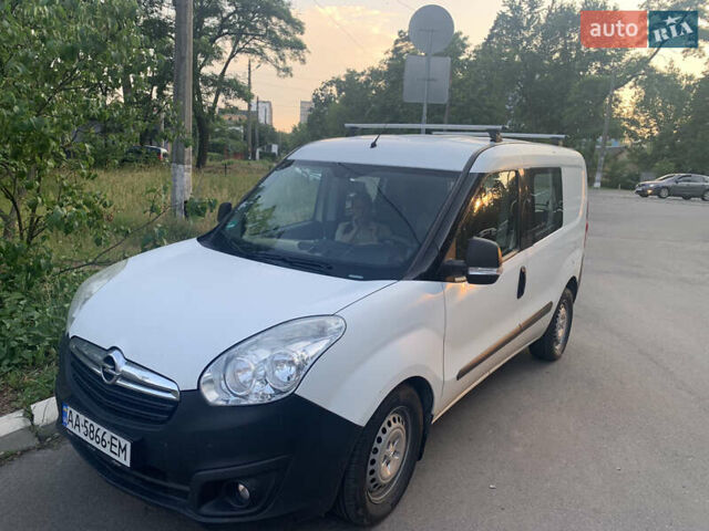 Білий Опель Комбо вант.-пас., об'ємом двигуна 1.6 л та пробігом 300 тис. км за 9000 $, фото 1 на Automoto.ua