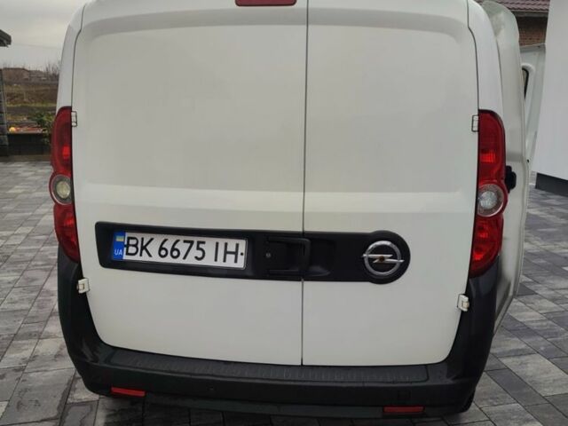 Білий Опель Комбо вант.-пас., об'ємом двигуна 1.6 л та пробігом 118 тис. км за 8500 $, фото 1 на Automoto.ua