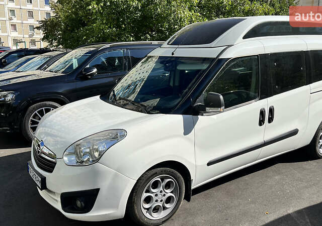 Білий Опель Комбо вант.-пас., об'ємом двигуна 2 л та пробігом 164 тис. км за 15500 $, фото 1 на Automoto.ua