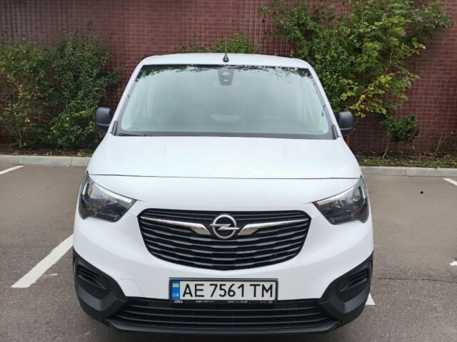 Белый Опель Комбо груз.-пасс., объемом двигателя 1.6 л и пробегом 170 тыс. км за 19000 $, фото 1 на Automoto.ua