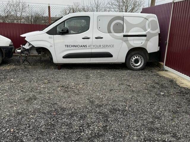 Белый Опель Комбо груз.-пасс., объемом двигателя 1.5 л и пробегом 36 тыс. км за 10000 $, фото 1 на Automoto.ua