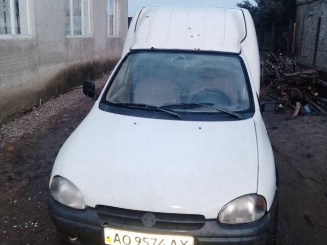 Белый Опель Комбо груз.-пасс., объемом двигателя 1 л и пробегом 111 тыс. км за 750 $, фото 1 на Automoto.ua