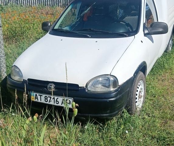 Білий Опель Комбо вант.-пас., об'ємом двигуна 1.4 л та пробігом 350 тис. км за 719 $, фото 1 на Automoto.ua