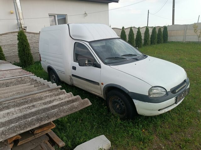 Белый Опель Комбо груз.-пасс., объемом двигателя 0 л и пробегом 300 тыс. км за 900 $, фото 1 на Automoto.ua