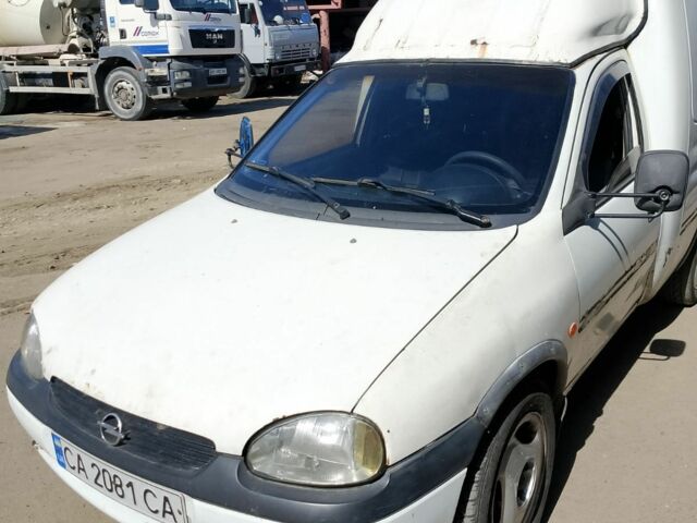 Белый Опель Комбо груз.-пасс., объемом двигателя 1.7 л и пробегом 1000 тыс. км за 1800 $, фото 1 на Automoto.ua