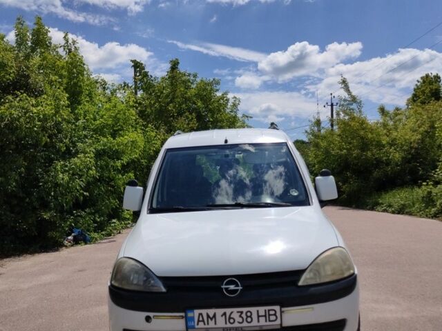 Білий Опель Комбо вант.-пас., об'ємом двигуна 1.7 л та пробігом 190 тис. км за 3800 $, фото 1 на Automoto.ua
