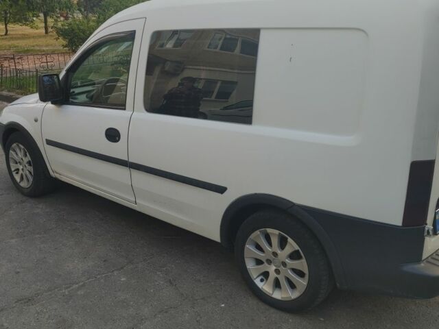 Білий Опель Комбо вант.-пас., об'ємом двигуна 1.2 л та пробігом 440 тис. км за 2600 $, фото 1 на Automoto.ua