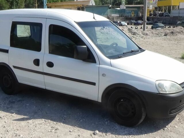 Білий Опель Комбо вант.-пас., об'ємом двигуна 1.4 л та пробігом 250 тис. км за 2600 $, фото 1 на Automoto.ua
