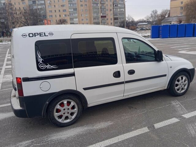 Белый Опель Комбо груз.-пасс., объемом двигателя 1.2 л и пробегом 300 тыс. км за 3000 $, фото 1 на Automoto.ua