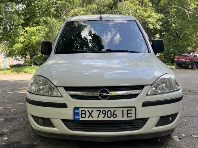 Белый Опель Комбо груз.-пасс., объемом двигателя 1.2 л и пробегом 1000 тыс. км за 4800 $, фото 1 на Automoto.ua