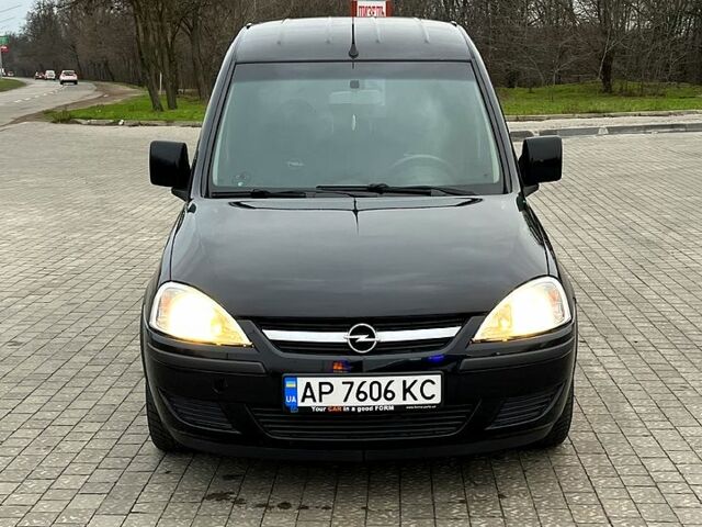 Чорний Опель Комбо вант.-пас., об'ємом двигуна 1.6 л та пробігом 25000 тис. км за 4750 $, фото 1 на Automoto.ua