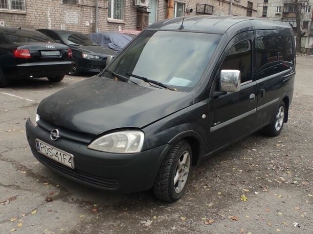 Черный Опель Комбо груз.-пасс., объемом двигателя 1.7 л и пробегом 170 тыс. км за 4000 $, фото 1 на Automoto.ua