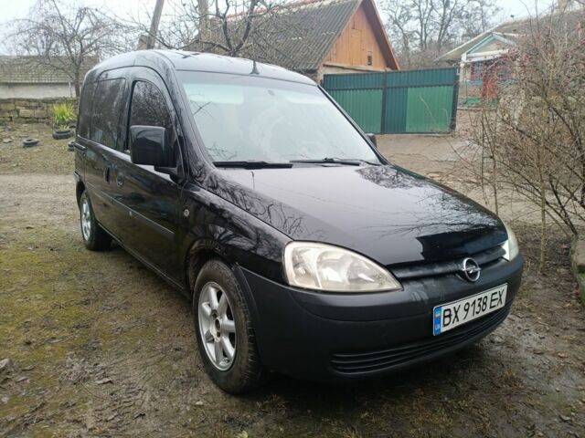 Черный Опель Комбо груз.-пасс., объемом двигателя 1.7 л и пробегом 280 тыс. км за 2800 $, фото 1 на Automoto.ua