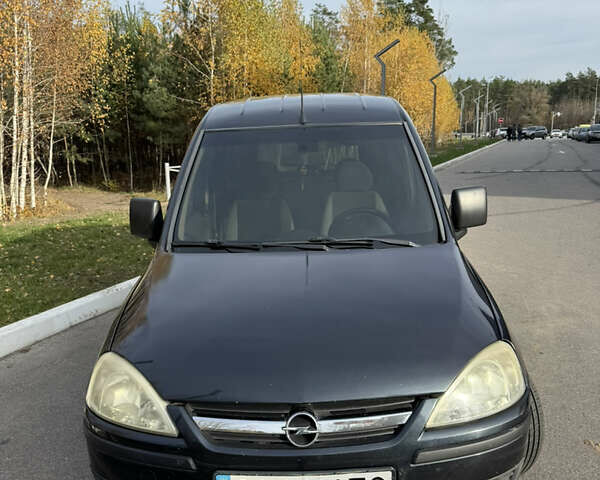 Черный Опель Комбо груз.-пасс., объемом двигателя 2 л и пробегом 334 тыс. км за 3500 $, фото 1 на Automoto.ua