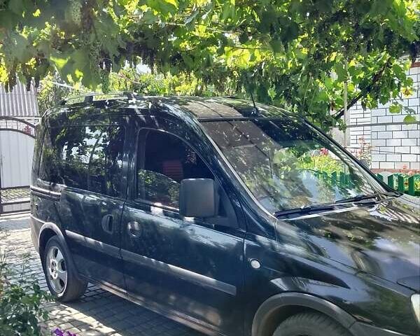 Чорний Опель Комбо вант.-пас., об'ємом двигуна 1.6 л та пробігом 275 тис. км за 3800 $, фото 1 на Automoto.ua