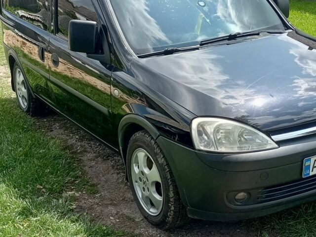 Черный Опель Комбо груз.-пасс., объемом двигателя 1.7 л и пробегом 368 тыс. км за 3500 $, фото 1 на Automoto.ua