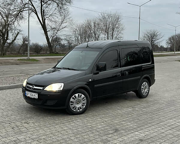 Чорний Опель Комбо вант.-пас., об'ємом двигуна 1.6 л та пробігом 250 тис. км за 4500 $, фото 1 на Automoto.ua