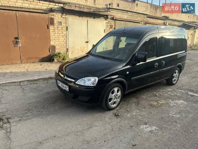 Черный Опель Комбо груз.-пасс., объемом двигателя 1.6 л и пробегом 250 тыс. км за 5000 $, фото 1 на Automoto.ua