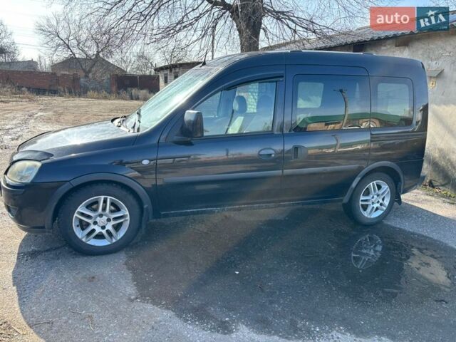 Черный Опель Комбо груз.-пасс., объемом двигателя 1.6 л и пробегом 357 тыс. км за 4700 $, фото 1 на Automoto.ua