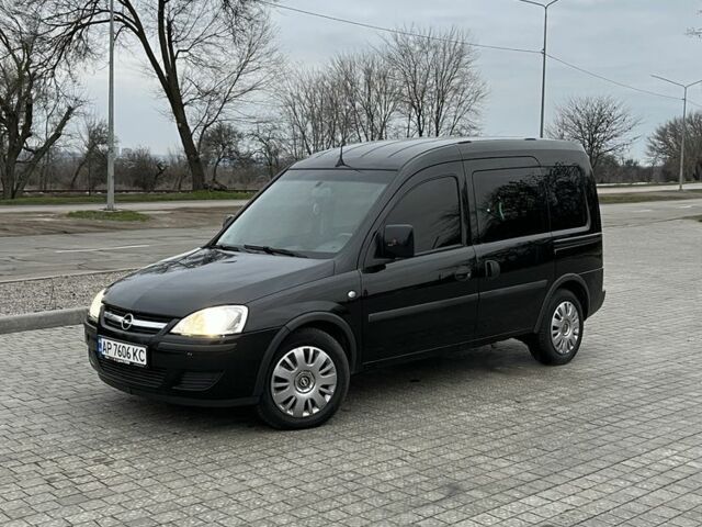 Чорний Опель Комбо вант.-пас., об'ємом двигуна 1.6 л та пробігом 240 тис. км за 4500 $, фото 1 на Automoto.ua