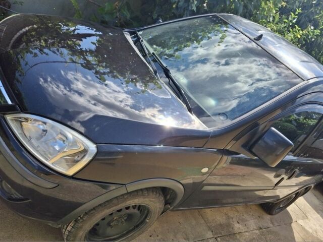 Черный Опель Комбо груз.-пасс., объемом двигателя 1.4 л и пробегом 325 тыс. км за 4950 $, фото 1 на Automoto.ua