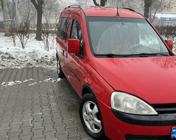Красный Опель Комбо груз.-пасс., объемом двигателя 1.7 л и пробегом 315 тыс. км за 3500 $, фото 1 на Automoto.ua