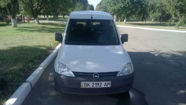Білий Опель Комбо пас., об'ємом двигуна 1.7 л та пробігом 300 тис. км за 4999 $, фото 1 на Automoto.ua