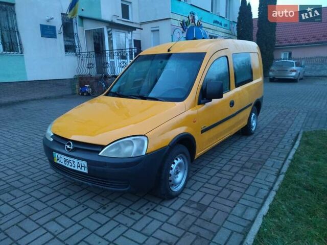 Желтый Опель Комбо груз.-пасс., объемом двигателя 1.7 л и пробегом 302 тыс. км за 3300 $, фото 1 на Automoto.ua
