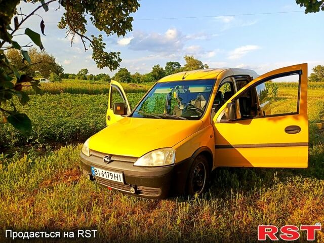 Желтый Опель Комбо груз.-пасс., объемом двигателя 1.7 л и пробегом 379 тыс. км за 3799 $, фото 1 на Automoto.ua