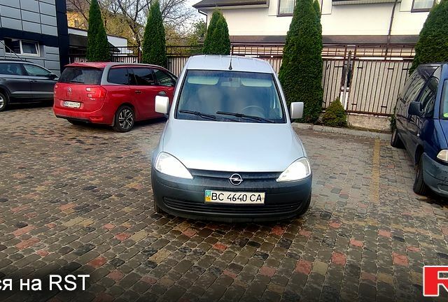 Серый Опель Комбо груз.-пасс., объемом двигателя 1.7 л и пробегом 327 тыс. км за 4500 $, фото 1 на Automoto.ua